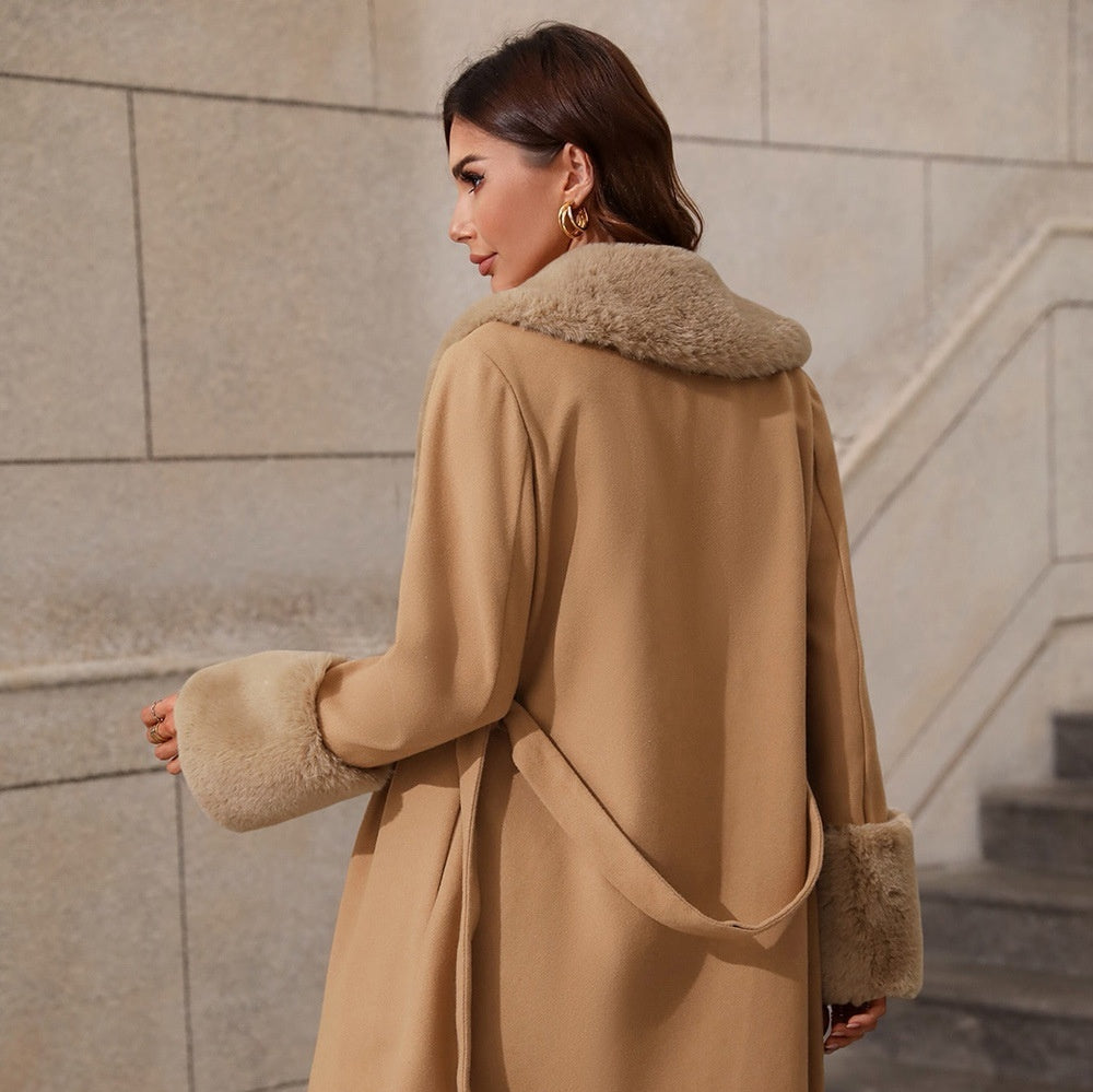 Manteau ceinturé avec détails en fourrure - Aveline