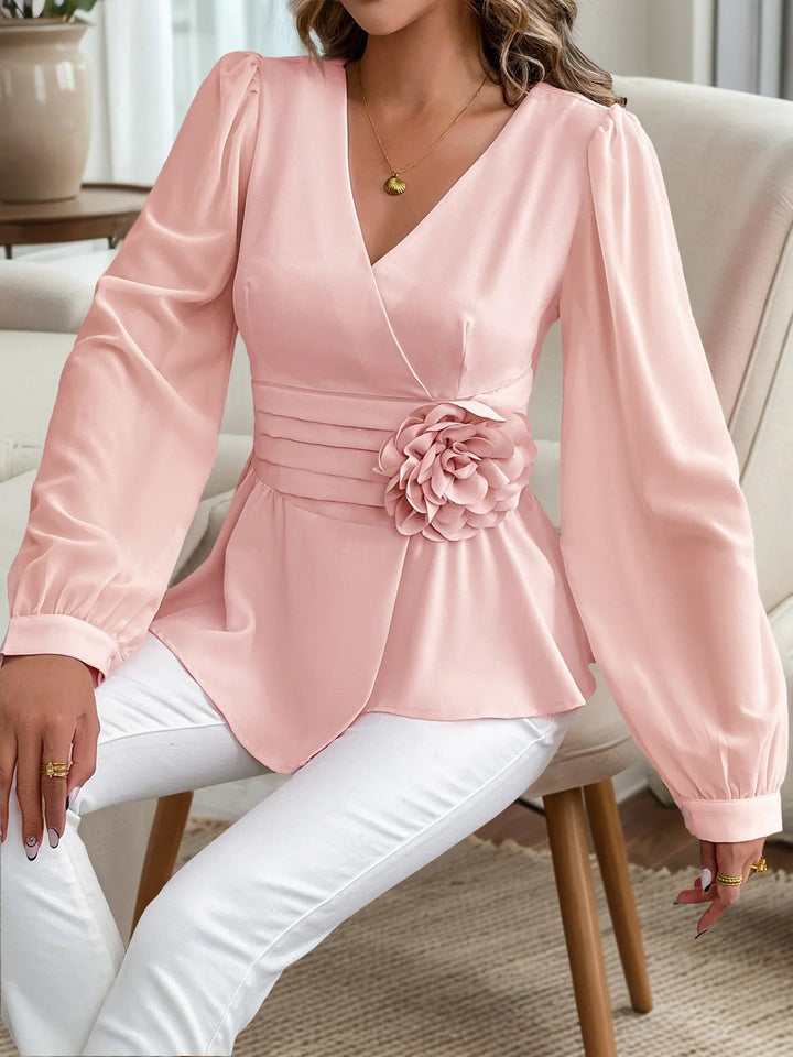Chemisier femme avec fleur tridimensionnelle style péplum en mousseline de soie - Emilia