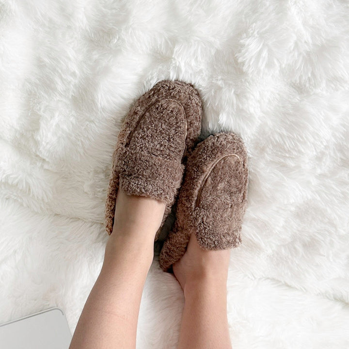 Chaussons en peluche pour femmes avec finition enveloppante - Ylva