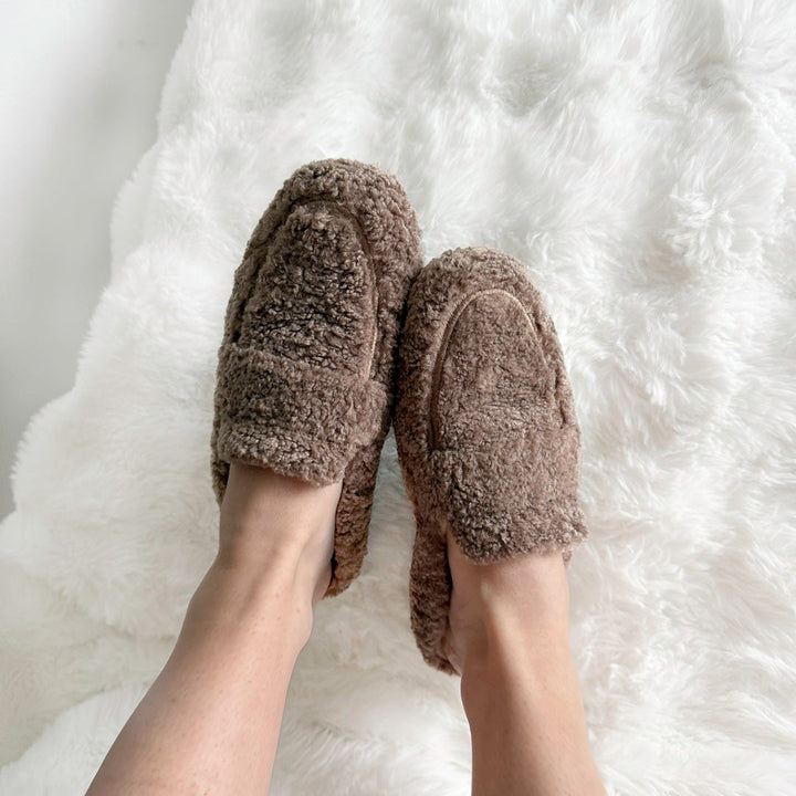 Chaussons en peluche pour femmes avec finition enveloppante - Ylva
